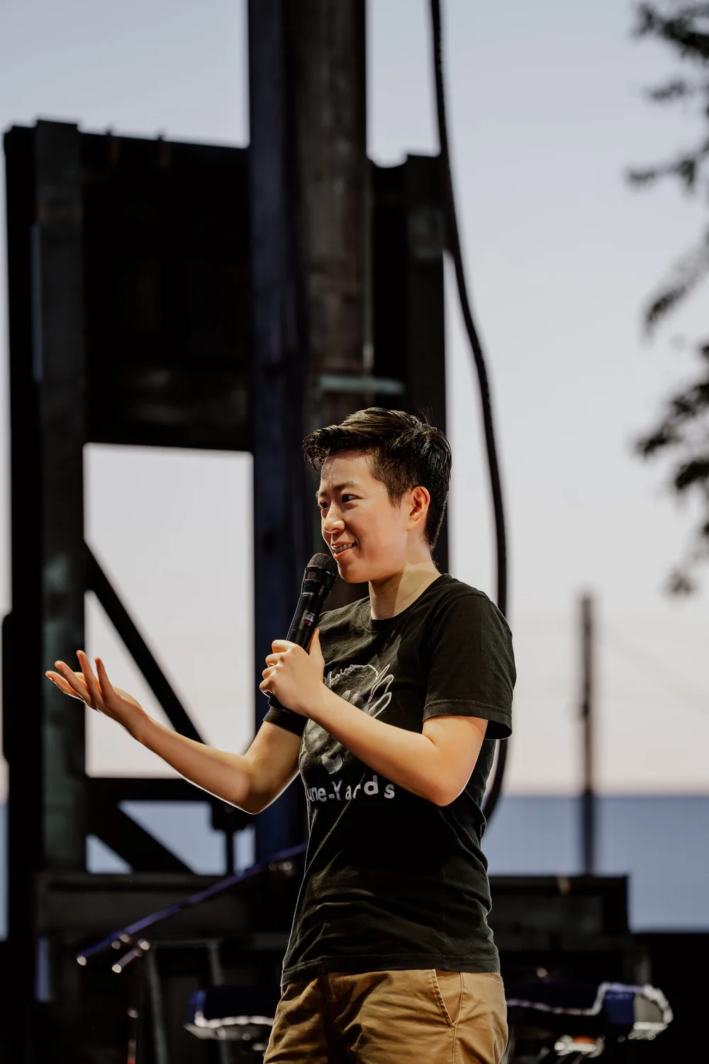 Irene Tu performing